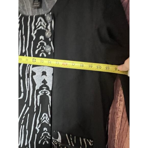 ALI MILES Black Artsy Abstract 3/4 Sleeve 3 Button Art To Wear Top SIZE XL - Picture 7 of 9